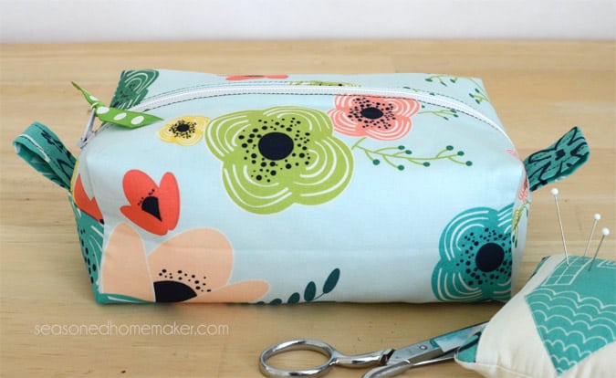 Want an easy DIY Sewing Project. Learn how to sew simple DIY Zippered Box Pouch. All you need are a few fat quarters and the ability to sew a straight stitch.